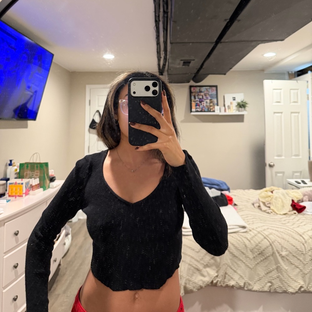 LA Hearts Black Vneck Cropped Sweater